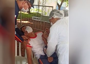 GO – Socorrista do Samu desmaia de medo de agulha, mas faz questão de se vacinar contra a Covid