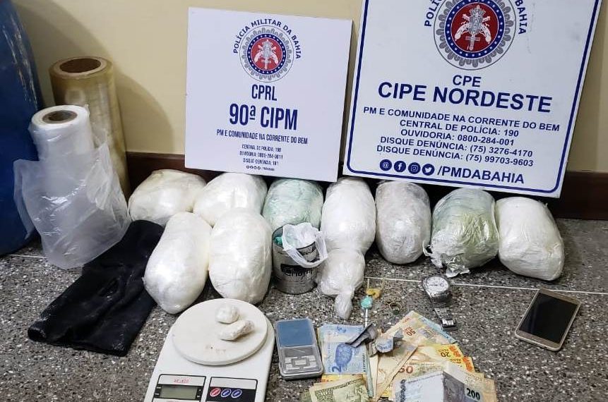 Operação da Cipe Nordeste e guarnição da 90ª CIPM/Riachão prende traficante com 9 kg de cocaína em Pé de Serra