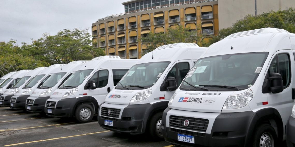 Governo do Estado entrega 33 vans para atender municípios de 13 consórcios de saúde; Nordestina é um dos contemplados