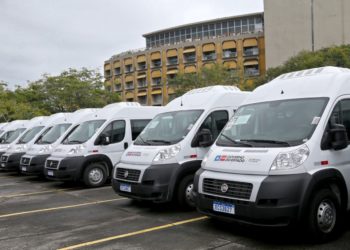 Governo do Estado entrega 33 vans para atender municípios de 13 consórcios de saúde; Nordestina é um dos contemplados