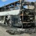 Dois ônibus da banda ‘Os Clones’ são destruídos pelo fogo em Feira de Santana