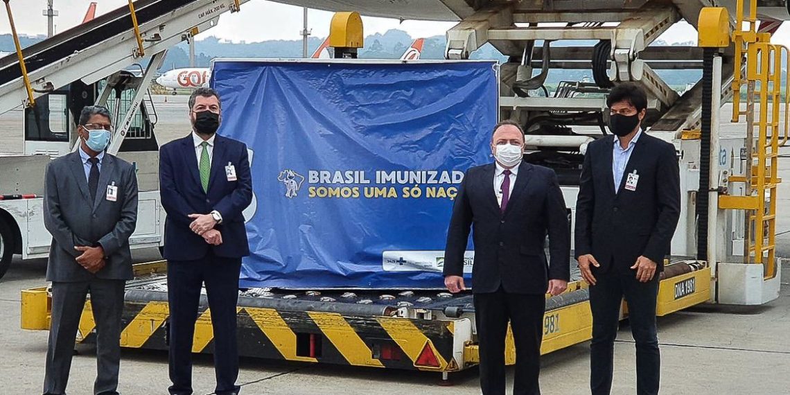 Vacinas da AstraZeneca chegam ao Brasil