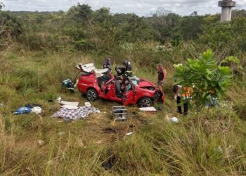 Mãe e filho morrem em colisão frontal em Camaçari; outras três pessoas ficaram feridas