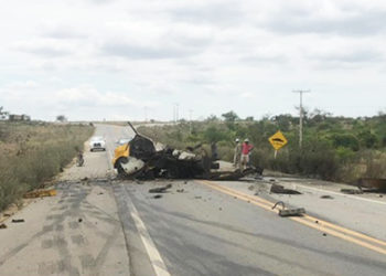 Bandidos explodem carro forte na BR-235 entre Juazeiro e Curaçá