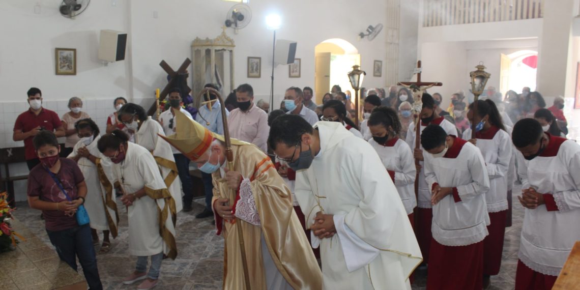  Com a presença do bispo emérito Dom Otorrino, católicos encerram a festa do Sagrado Coração de Jesus em Ichu
