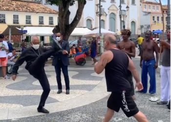 Arcebispo de Feira de Santana entra em roda de capoeira e vídeo viraliza nas redes sociais