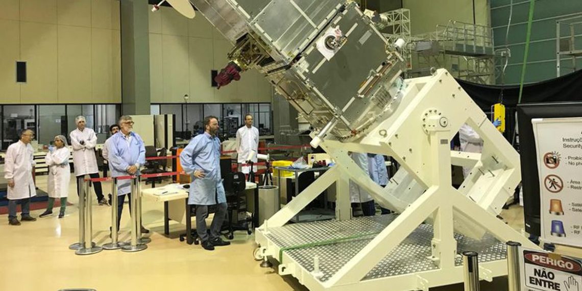 Produzido 100% no Brasil, satélite Amazonia-1 entrará em órbita dia 28
