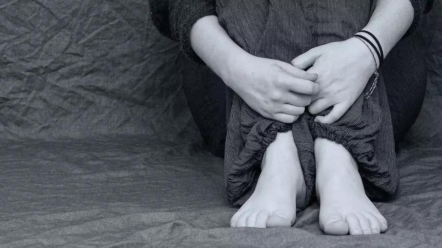 Menina de 12 anos é estuprada por homem que conheceu na internet