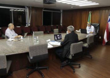 “Queremos o retorno das aulas, mas o momento não está fácil”, diz governador em reunião com prefeitos