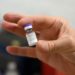 Clínicas podem comprar vacina da Pfizer, mas é dever do Estado usá-la no SUS, diz pesquisador