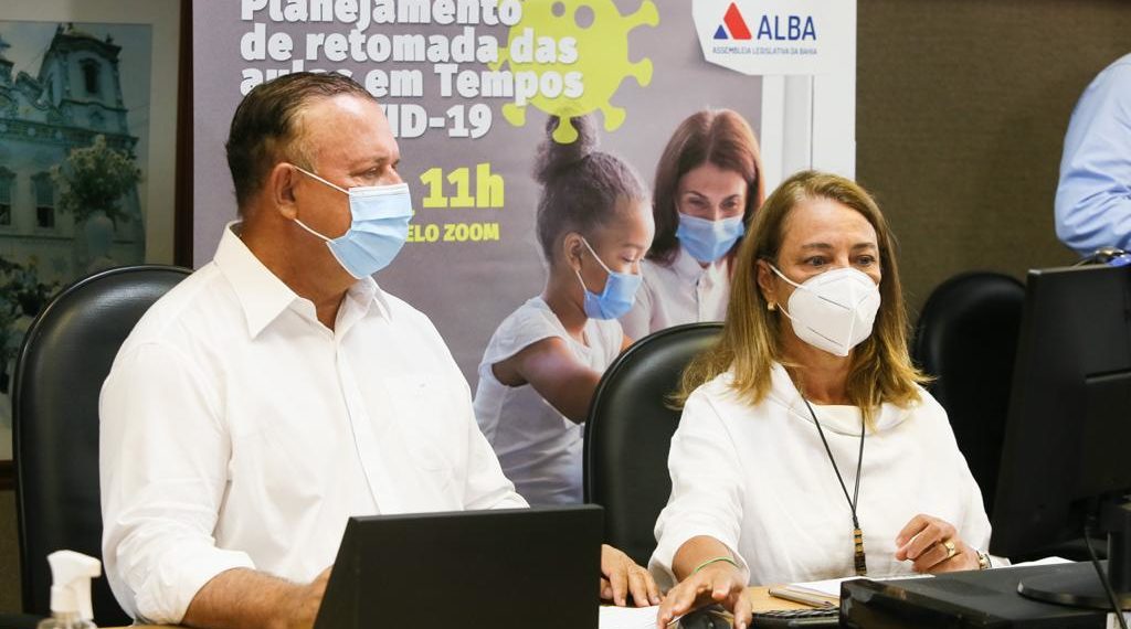 Adolfo Menezes abre reunião da Comissão de Educação da ALBA e diz que volta às aulas deve ser regida “pela ciência”