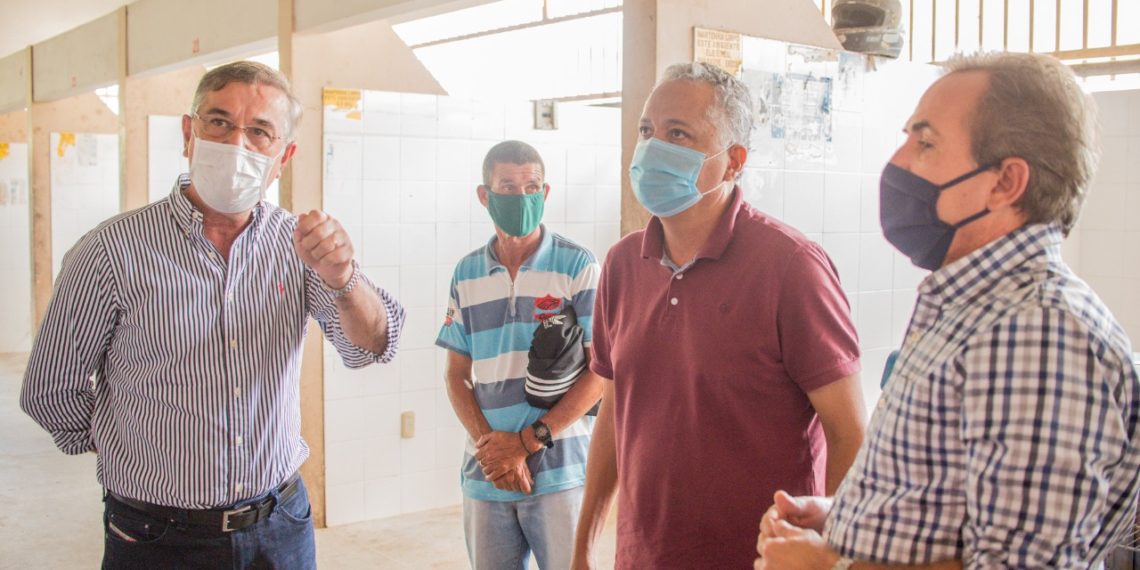 Coité: Marcelo Araújo recebe a visita de empresários do setor frigorifico no açougue municipal