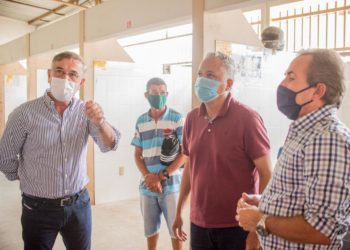 Coité: Marcelo Araújo recebe a visita de empresários do setor frigorifico no açougue municipal