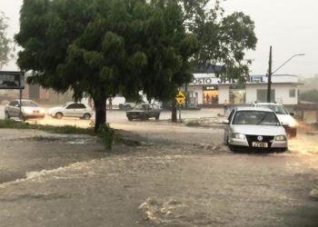 Chuva esperada ontem em Coité chega ‘com força’ na tarde desta quarta