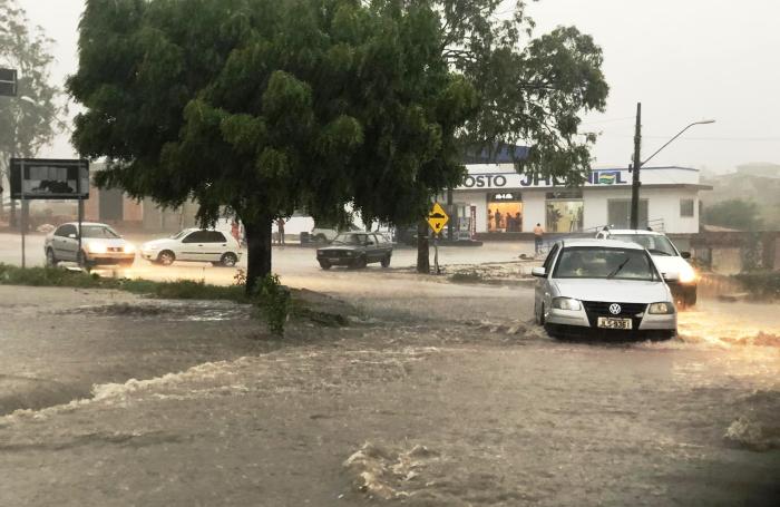 Chuva esperada ontem em Coité chega ‘com força’ na tarde desta quarta
