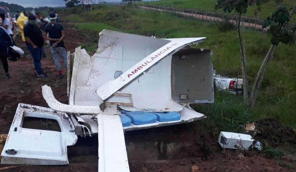 Paciente com Covid morre após acidente com ambulância