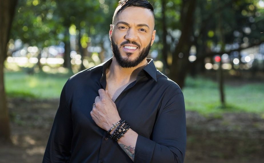 Belo é preso 4 dias após show em escola no Complexo da Maré