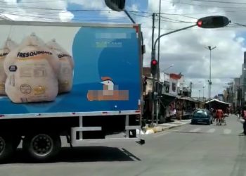 Coité – Ainda sem um ordenação correta no trânsito, motoristas têm passado vexame em dias de feira-livre