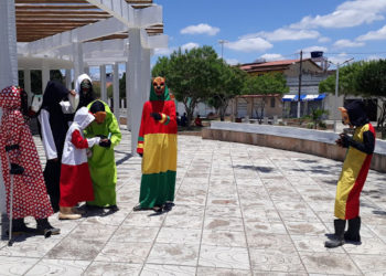 Carnaval – Para manter a tradição, alguns jovens saíram mascarados nas ruas de Mairi