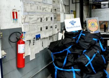 Mais de 400 kg de cocaína são apreendidos no porto de Salvador; droga estava escondida em carga de suco de abacaxi