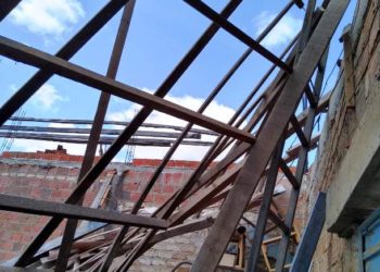 Coité – Marceneiro fica gravemente ferido após telhado de serraria desabar