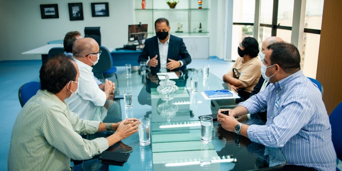 Prefeita de Nordestina vai a Superintendência do Banco do Brasil solicitar o retorno do atendimento pessoal