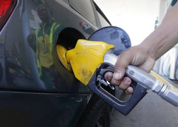 Gasolina nunca foi tão cara no Brasil, diz estudo; valor médio supera R$ 5