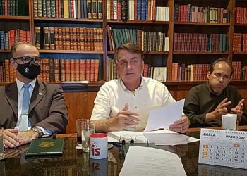 Bolsonaro convoca reunião para discutir preço dos combustíveis