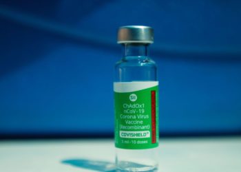 Oxford afirma que sua vacina é 76% eficaz por três meses após uma dose