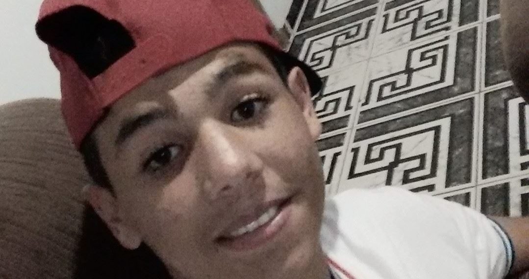 Homem se joga de torre após esfaquear namorada