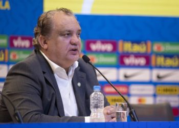 Ex-lateral esquerdo Branco está internado com Covid-19 no Rio