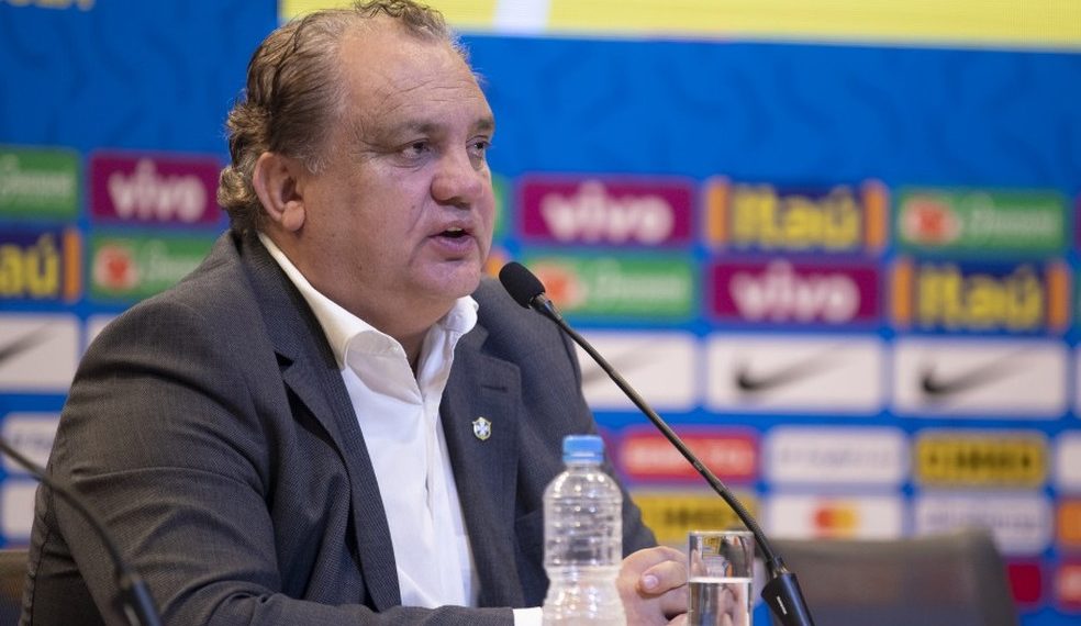 Ex-lateral esquerdo Branco está internado com Covid-19 no Rio