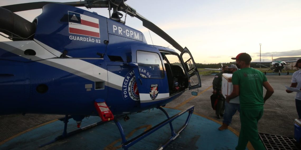 Bahia recebe novas doses de vacina contra Covid-19 e já começa distribuição para interior