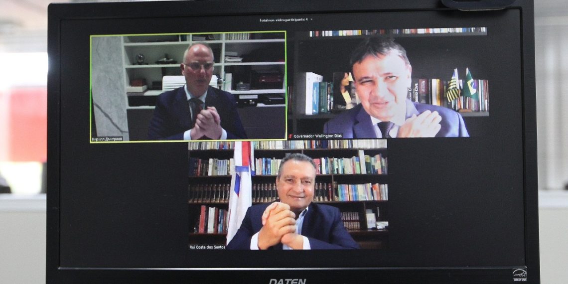 Rui Costa e russos celebram compra de 9,7 milhões de doses da Sputnik V
