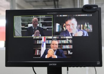 Rui Costa e russos celebram compra de 9,7 milhões de doses da Sputnik V