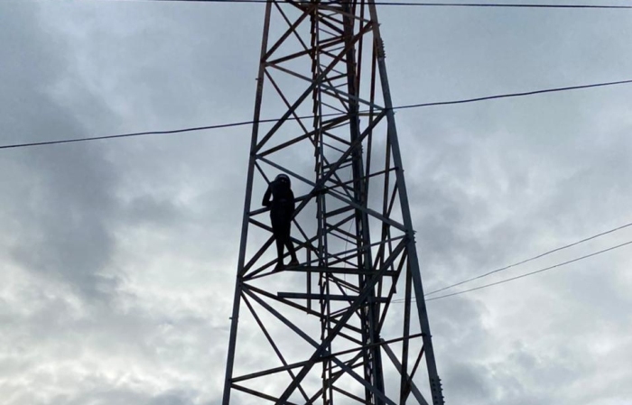 Homem se joga de torre após esfaquear namorada