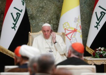 Em viagem arriscada ao Iraque, Francisco tenta recuperar papel de missionário
