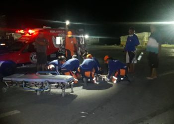 Motociclista sofre múltiplas fraturas na perna em acidente na BR 324. Moto foi consumida pelo fogo