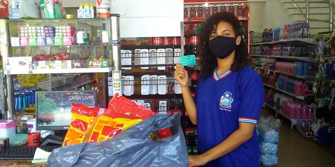 Estudantes de todo estado realizam compras com o vale-alimentação estudantil