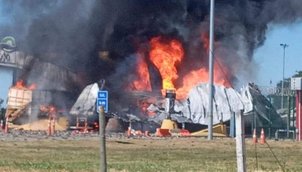 GO – Acidente deixa quatro mortos, incendeia praça de pedágio e interdita a BR-050