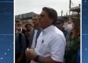 Bolsonaro diz que ”tem idiota” que pede compra de vacina: ”Só se for na casa da tua mãe”
