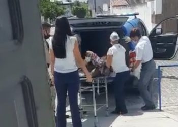 Homem dá entrada em hospital após ser alvejado a tiros e não resiste