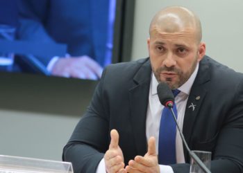 Alexandre de Moraes determina prisão domiciliar para Daniel Silveira