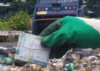 PE – Doméstica joga fora R$10 mil por engano da patroa e garis acham dinheiro no lixo