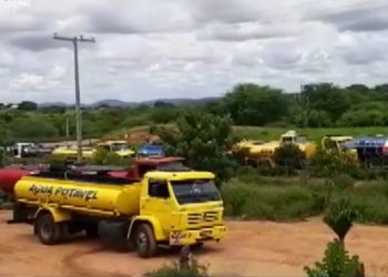 Pipeiros que fazem distribuição de água em Monte Santo paralisam atividades por falta de repasses