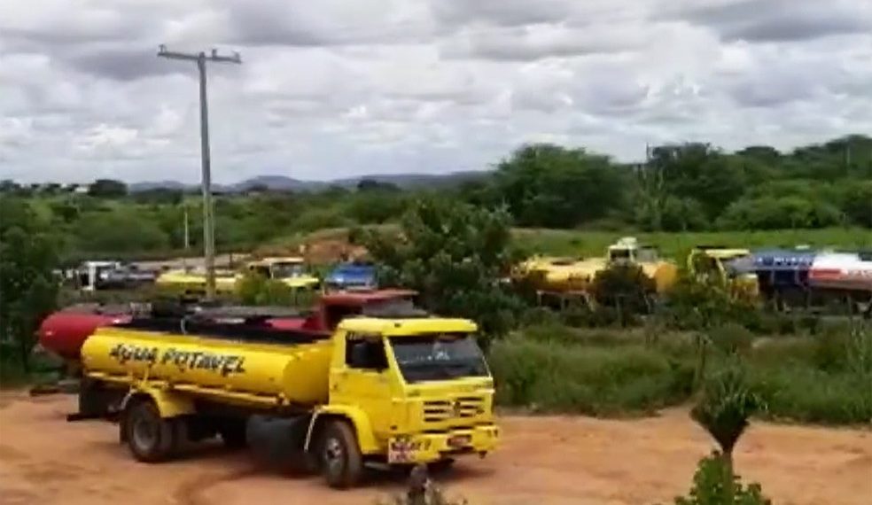 Pipeiros que fazem distribuição de água em Monte Santo paralisam atividades por falta de repasses