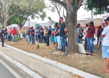Feira: policiais militares participam de manifestação em solidariedade ao colega que foi morto em Salvador