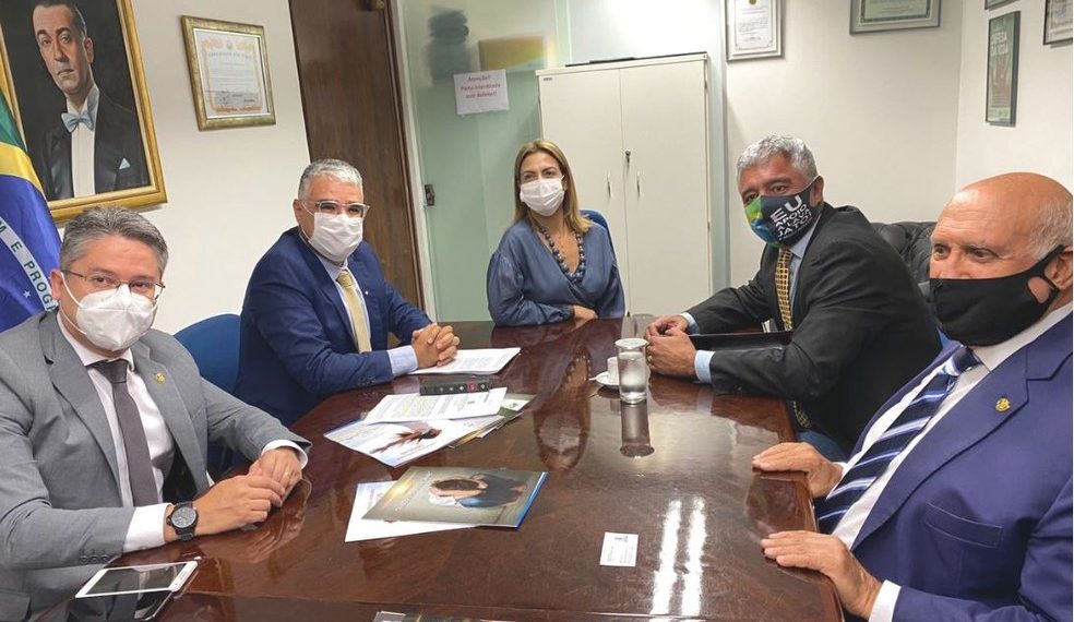 Em 24 horas, três senadores anunciam que testaram positivo para Covid-19