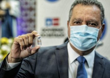 Após lei que autoriza compra de vacinas, Rui quer chegada da Sputnik com urgência