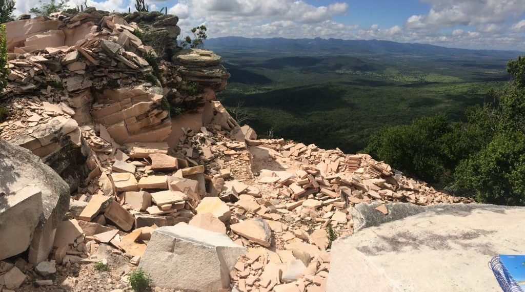 MP aciona Justiça para combater extração mineral na Serra do Tombador